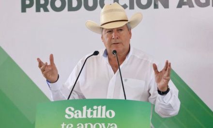 Chema Fraustro entrega incentivos para la producción agrícola