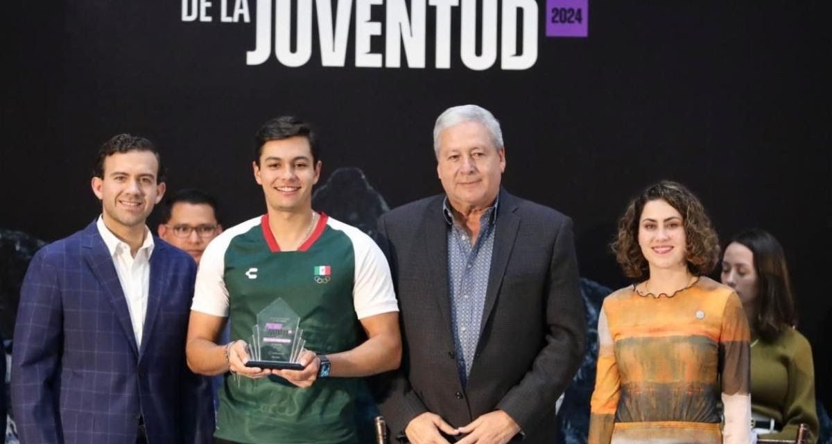Entrega Chema Fraustro el Premio Municipal de la Juventud