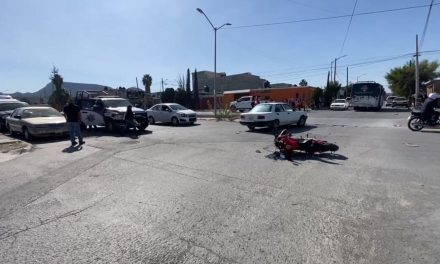 Accidente deja dos jóvenes lesionados en la colonia Saltillo 2000