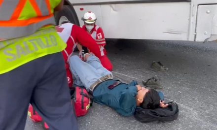 Accidente deja a dos jóvenes heridos en Saltillo