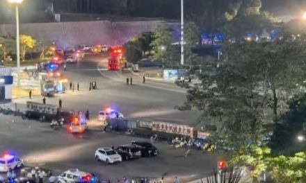 Hombre inconforme con su divorcio atropella a personas en China y deja 35 muertos