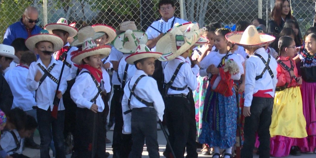 De fiesta la escuela 20 de noviembre en Saltillo