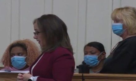 Mujer muere devorada por chinches y cucarachas en EU