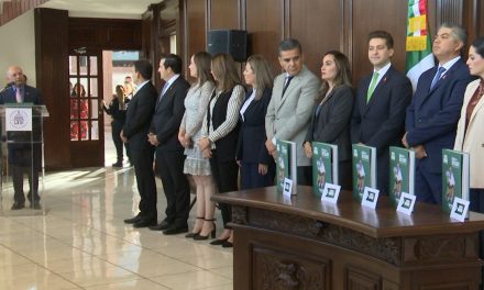 Entregan a los diputados copia del 1er informe