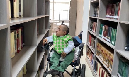 Saltillo: Él es Salvador Salas; estudia para luchar por los derechos humanos