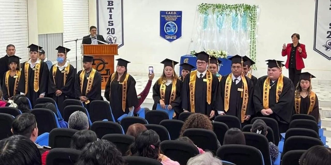 Realizan graduación del CAED de Sabinas