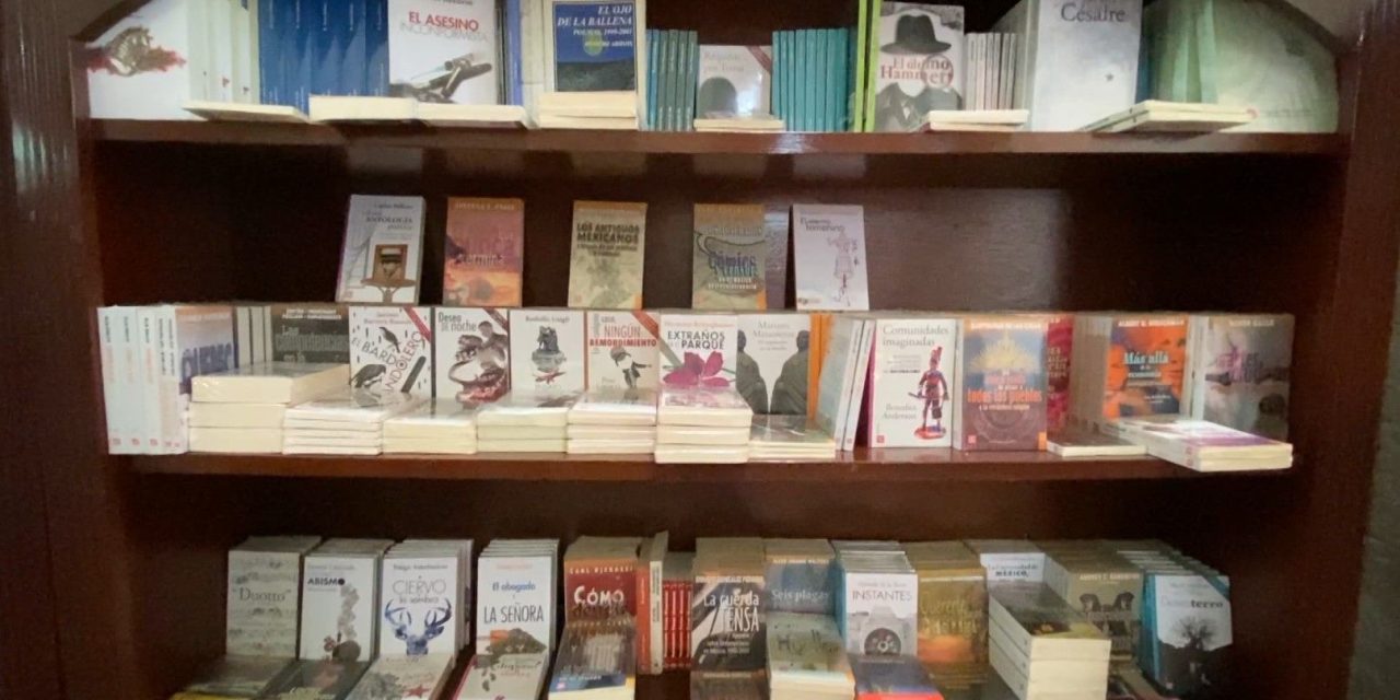 Hay nuevo director en la librería Carlos Monsiváis