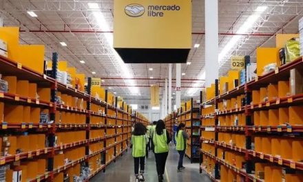 MercadoLibre enfrenta caída en utilidades y acciones
