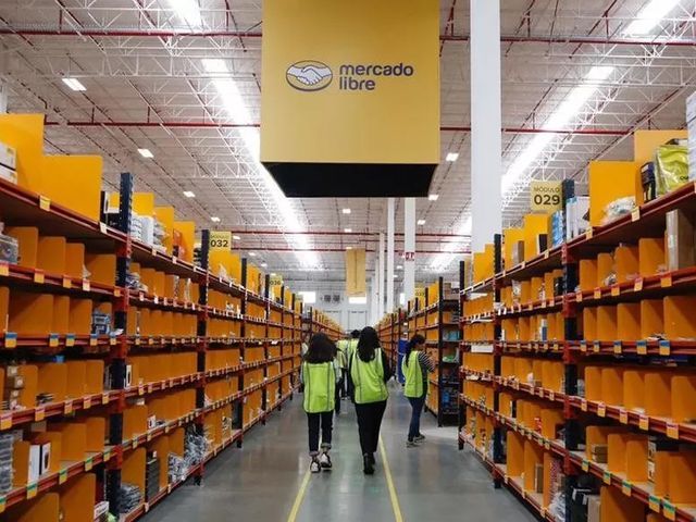 MercadoLibre enfrenta caída en utilidades y acciones