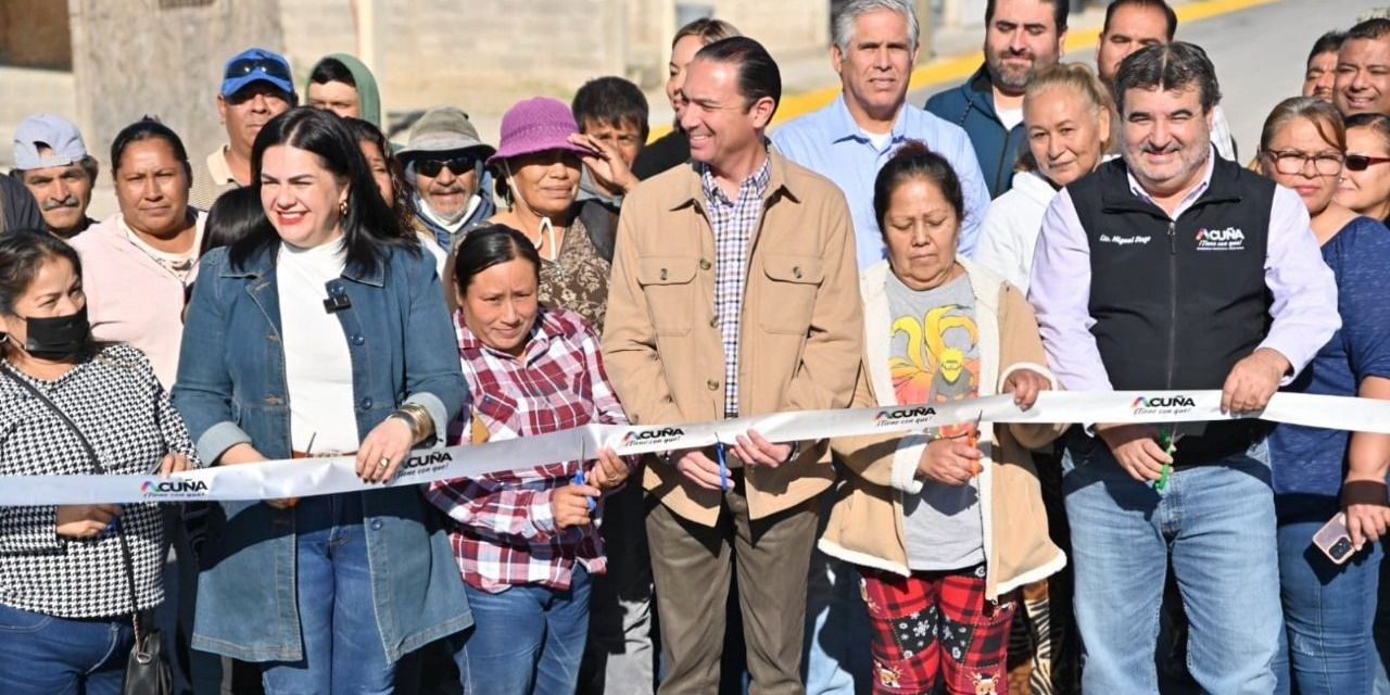 Entrega alcalde de Acuña obra de pavimentación