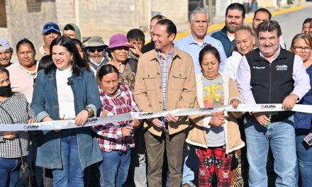Entrega alcalde de Acuña obra de pavimentación