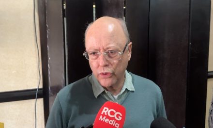 Recomiendan comprar vacuna anticovid
