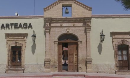 Rifarán camioneta en el municipio de Arteaga