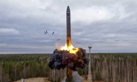 Rusia lanza un misil balístico intercontinental contra Ucrania