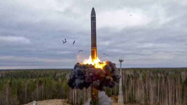 Rusia lanza un misil balístico intercontinental contra Ucrania