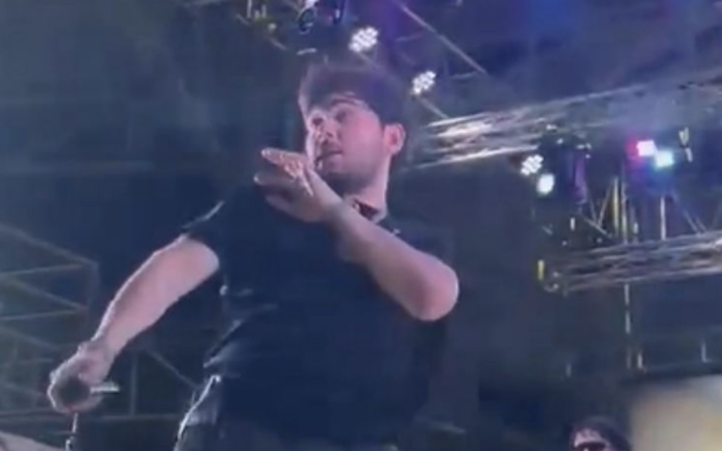 Tito Double P sufre agresión durante concierto en Nayarit