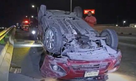 Hombre vuelca por acelerado en Saltillo