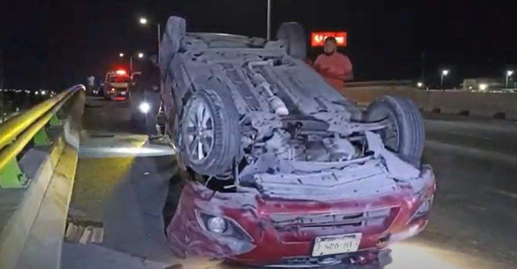 Hombre vuelca por acelerado en Saltillo