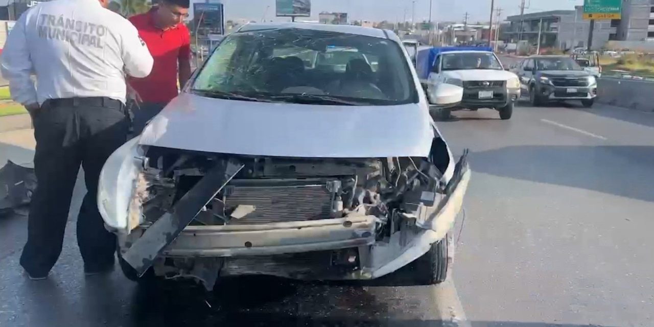 Vuelca en el bulevar Nazario Ortiz Garza