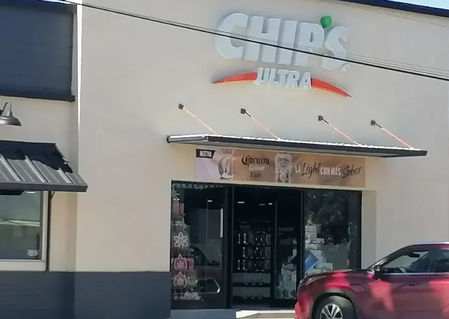 Clausuran áreas de alcoholes de tres tiendas