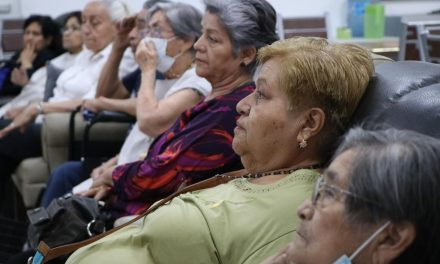 Apoya DIF a 293 adultos mayores en abandono en la región Centro