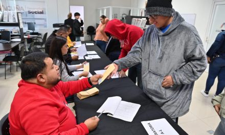 Llaman a estudiantes de Acuña a recoger sus becas