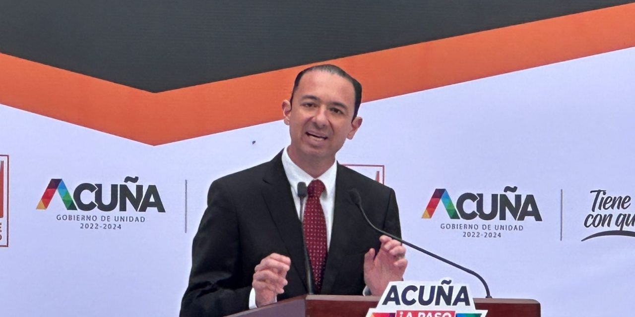Emilio de Hoyos rinde su tercer informe
