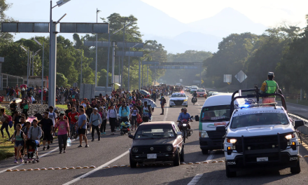 Caravana migrante avanza con jornadas de 14 horas hacia el norte de México