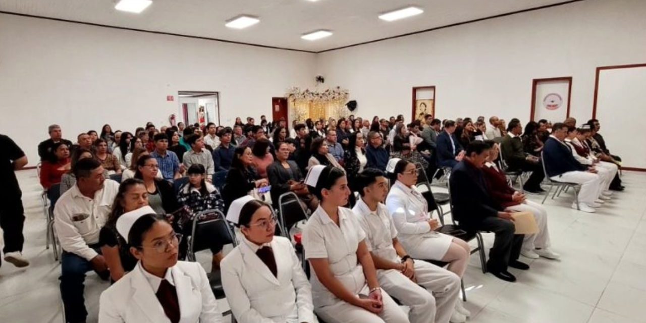 Realizan imposición de cofias y filipinas a enfermeros en Villa de Agujita
