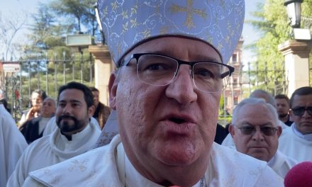 Desea éxito el Obispo a Javier Díaz