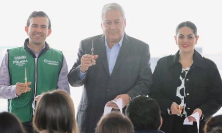 Chema Fraustro entrega recarpeteo de Valdés Sánchez