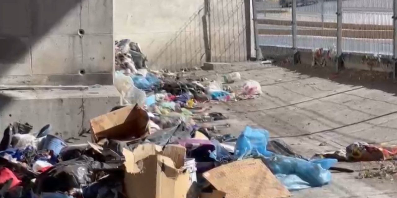 Es evidente el descuido en el distribuidor vial El Sarape