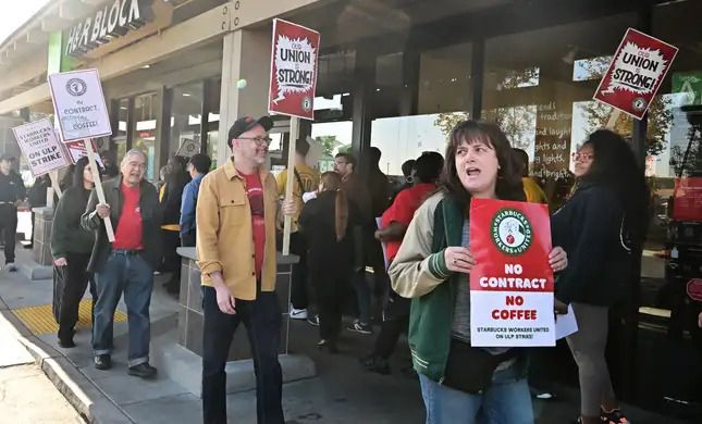 Amplían huelga en Starbucks de Estados Unidos en vísperas de Navidad