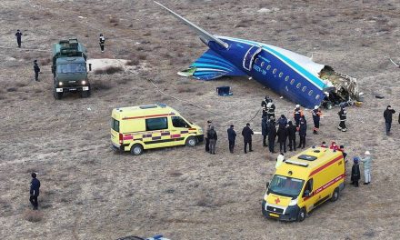 Confirman cifra de 38 muertos tras tragedia aérea en Kazajistán