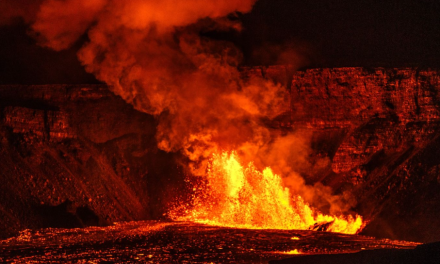 El volcán Kilauea entra en erupción y eleva alerta a naranja en Hawái
