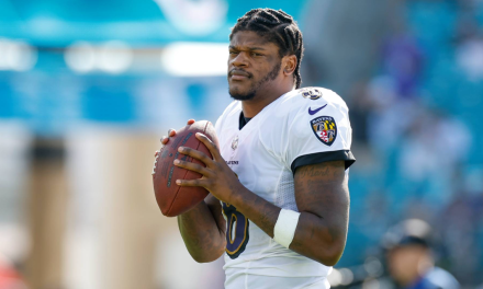 Lamar Jackson rompe récord de yardas terrestres para Quarterbacks