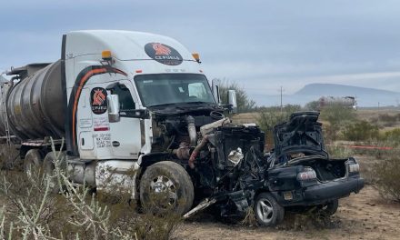 Hombre muere tras choque frontal; quedó atrapado entre los metales de su vehículo en la Saltillo-Monclova