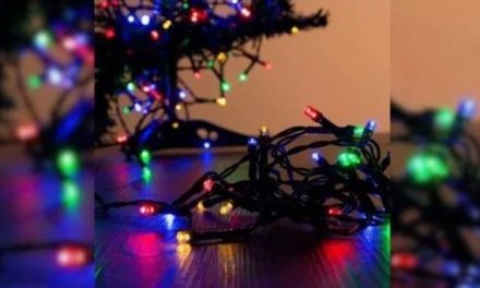 Menor muere electrocutado al intentar encender las luces de un árbol de Navidad en Paraguay