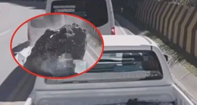 Impactante accidente en Perú: roca gigante cae sobre camioneta y deja tres muertos