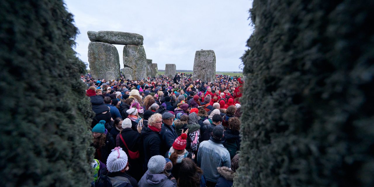 Celebración del solsticio de invierno reúne a miles en Stonehenge