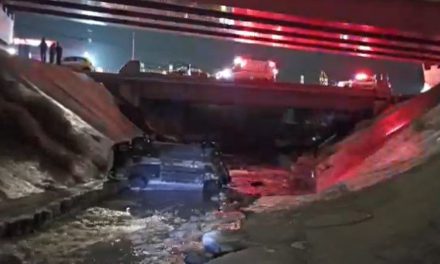 Pareja iba peleando y terminan al fondo de un arroyo en Saltillo