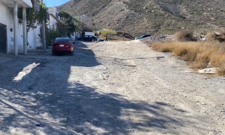 Vecinos solicitan pavimentación en la colonia Cumbres Poniente
