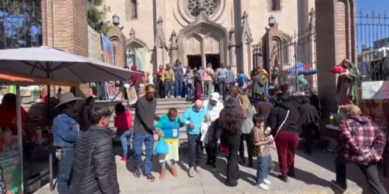 Veneran y agradecen a la virgen de Guadalupe