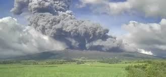 Filipinas evacúa a 87,000 personas tras erupción del volcán Kanlaon