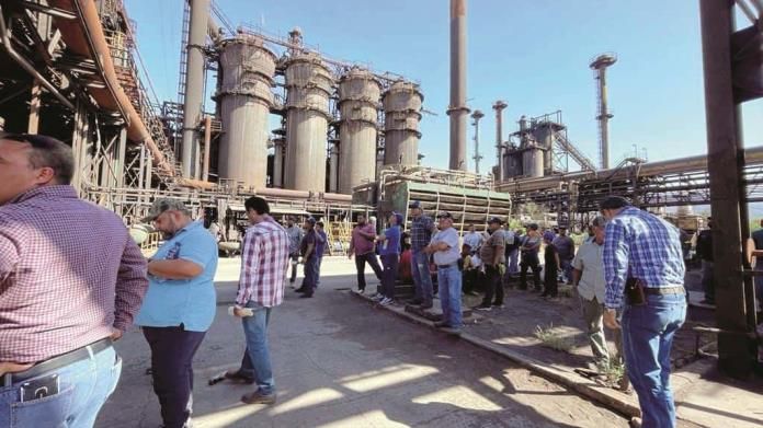No se detiene fuga de familias por cierre de AHMSA