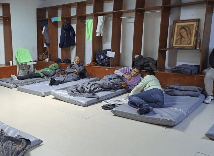 Trasladan a cinco personas a refugio temporal en Sabinas por bajas temperaturas