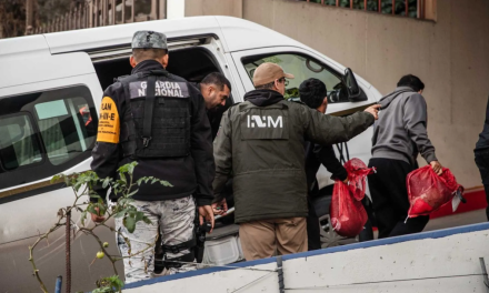Repatrían a 87 migrantes mexicanos por la frontera de Ciudad Juárez