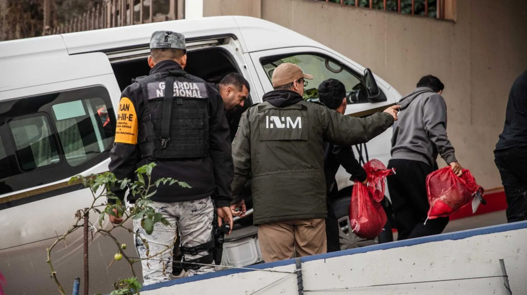 Repatrían a 87 migrantes mexicanos por la frontera de Ciudad Juárez