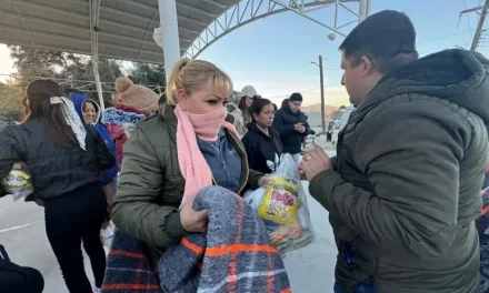 Entregan apoyos a familias vulnerables por bajas temperaturas en Torreón
