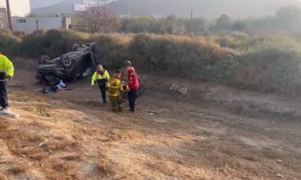 Accidente en el boulevard Miguel Ramos Arizpe provocó lesiones a dos personas